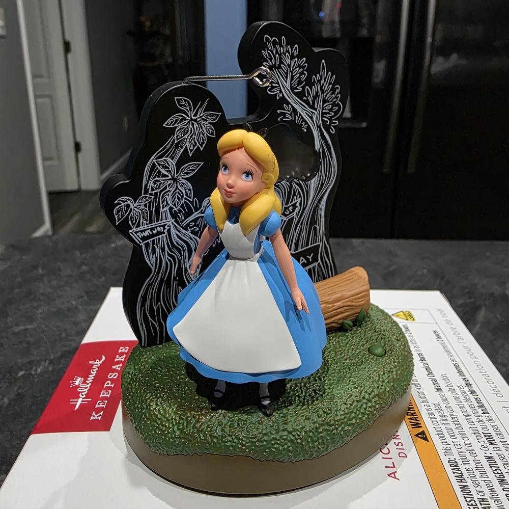Hallmark Alice and Cheschire Cat Keepsake Ornament